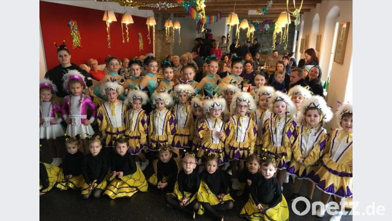 Die TuS-Gardemädchen brachten Schwung in den Nachmittag. Bild: exb