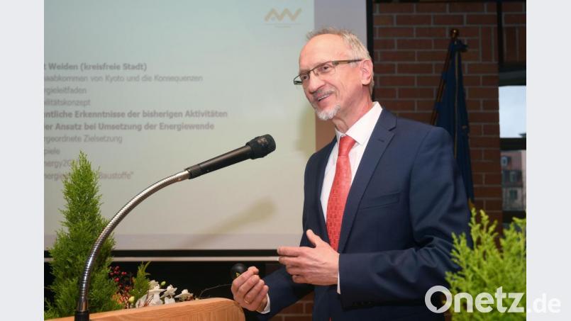 Über den Energieleitfaden von Weiden und bereits Erreichtes informierte Professor Magnus Jaeger von der OTH Weiden beim Empfang der Stadt. Bild: Gabi Schönberger