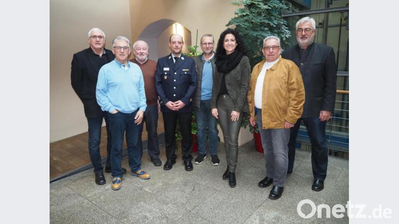 Fünf Neustädter Vereine freuen sich über Spenden aus dem Topf des Gewinnsparvereins der Sparda-Bank in Weiden. Bild: krb