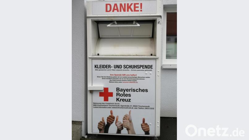 Der Kleider- und Schuhspendecontainer an der Bayreuther Straße beim Rotkreuzhaus in Kemnath. Bild: mde
