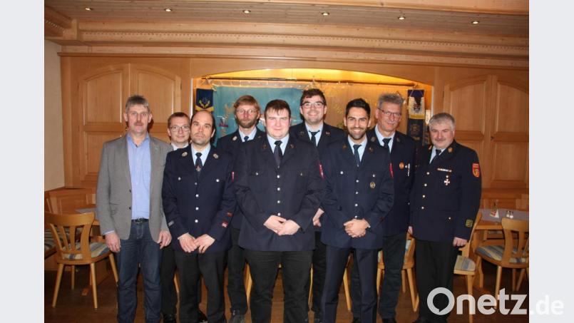 Verantwortung für die Aktiven der Feuerwehr Haunritz-Högen tragen (von links) Bürgermeister Reiner Pickel, Kreisbrandmeister Christian Meyer, Erster Kommandant Michael Pirner, Zweiter Kommandant Hans-Jürgen Pickel, Erster Funkbeauftragter Simon Heldrich, Erster Gerätewart Bernd Schramm, Zweiter Funkbeauftragter Kevin Haas, Zweiter Gerätewart Heinz Bergmann und Kreisbrandinspektor Hans Sperber. Bild: exb
