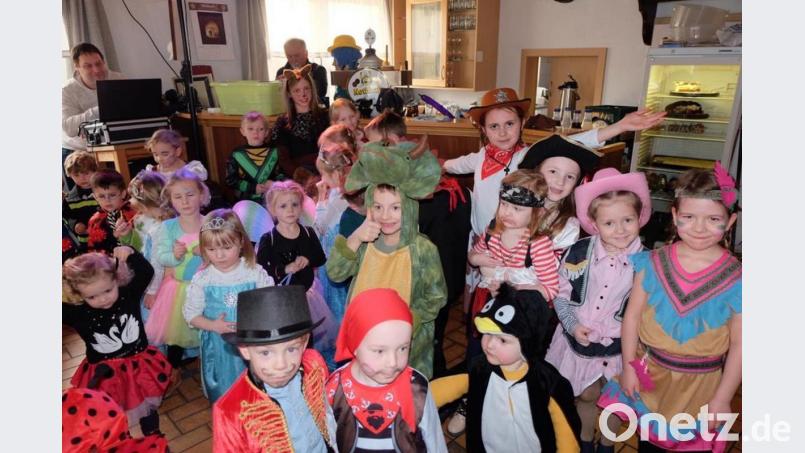 Faschingstreiben im Sportheim des SV Poppenreuth. Bild: fpoz