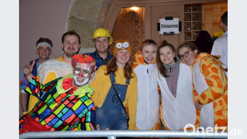 Gemeinsam bis in den frühen Morgen feiern. Beim Naschn Pfinsta in Moosbach werden wieder Tausende Besucher erwartet. Archivbild: gi