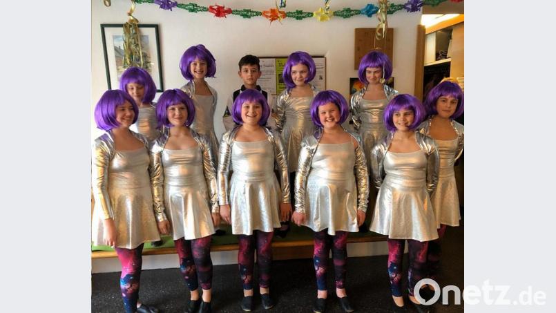 Die &quot;Spacegirls&quot; mit &quot;Major Tom&quot; vom Gaudiwurm Mitterteich. Bild: exb