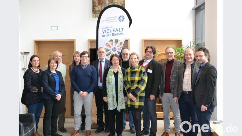 Die Teilnehmer der Fachtagung, darunter Christian Malzer (Fünfter von links) und Bürgermeister Bernd Sommer (Dritter von rechts). Bild: pz