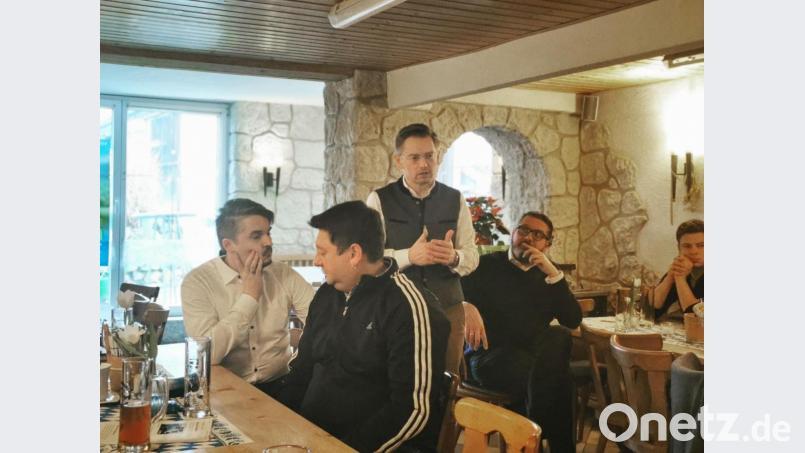 Landtagsabgeordneter Tobias Reiß stellte sich beim politischen Frühschoppen den aktuell brennenden Fragen, besonders der Ärger der Landwirte sei auch für ihn von vordringlicher Bedeutung. Bild: ang