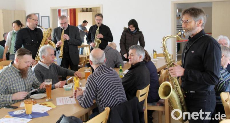 Der Einzug der &quot;Sax Brothers&quot; im Albert-Weidner-Haus in Etzenricht. Bild: fsb