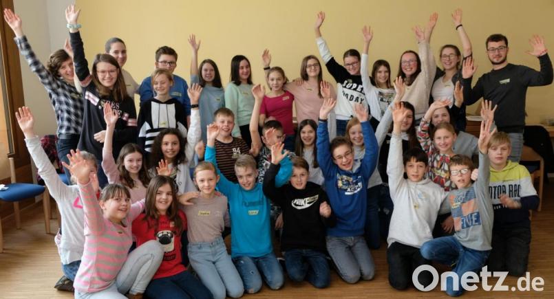Sie alle freuen sich darüber, dass sie künftig Gemeinsames gestalten und innerhalb der neuen Jugendgruppe von Kolping zu einem Miteinander finden können. Bild: mab