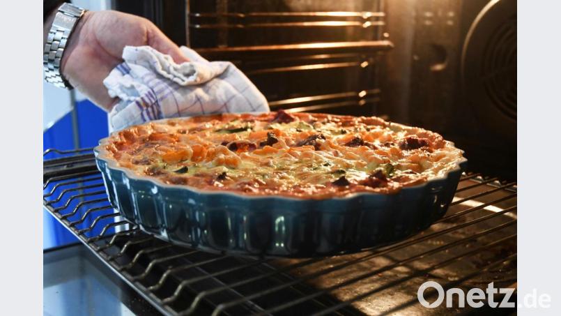 Farbenfroh: Süßkartoffel, Rote Beete und Zucchini machen das Gratin nicht nur schön fürs Auge. Bild: Gabi Schönberger