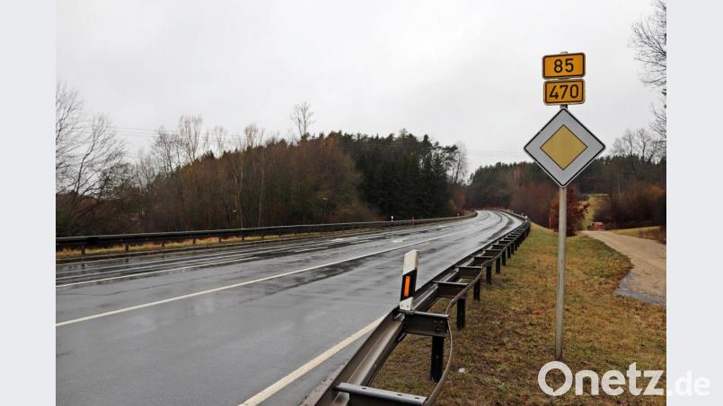 Die B85 im Bereich der Einfahrt zum Michelfelder Bahnhof. Bild: jma