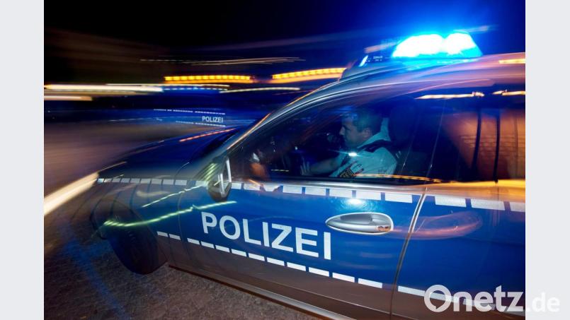 Eine Polizeistreife fährt zu einem Einsatz. Foto: Patrick Seeger/dpa/Archiv Bild: Patrick Seeger
