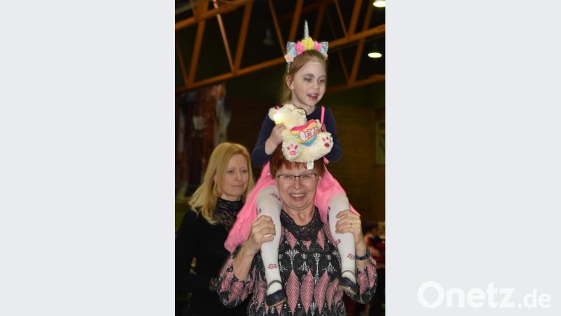 Süßes Einhorn mit Oma und Mama. Bild: hcz