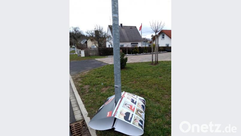 Mehrere Wahlplakate des SPD-Ortsvereins Kirchenthumbach wurden beschädigt. Bild: Jan Wiltsch/exb