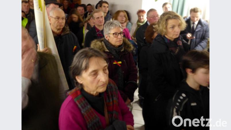 Großer Zuspruch im ausgeräumten Gasthaus Hoch. Bild: Schönberger, Ferdinand [fsb]