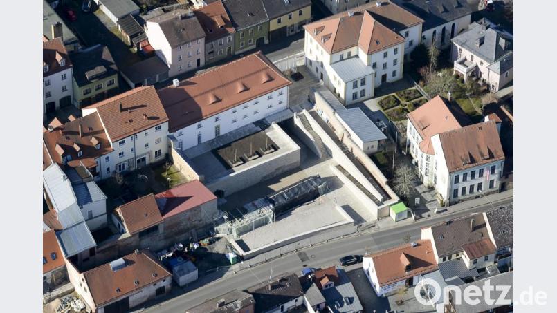 Nach zweijähriger Bauzeit wird die historische Fronfeste zum neuen Tirschenreuther Lernstandort der OTH Regensburg und der Hochschule Landshut. Bild: mür