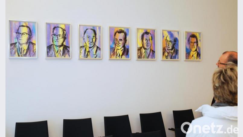 In einer Galerie setzte Erwin Otte die Erbendorfer Bürgermeister seit 1945 künstlerisch in Szene. Bild: njn