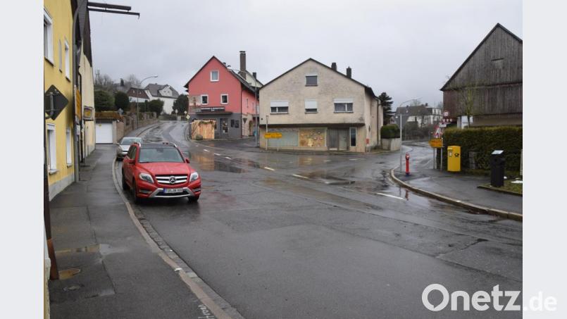 Die Ortsdurchfahrt Neuhaus der Kreisstraße NEW 19 wird saniert. Dies betrifft die Schönfichter und die Wurzer Straße. Bild: fz