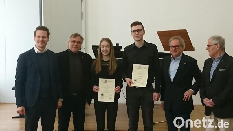 Karolina Stiegler (Dritte von links) freute sich in Regensburg über ihren zweiten Platz. Bild: Elke Beer/exb
