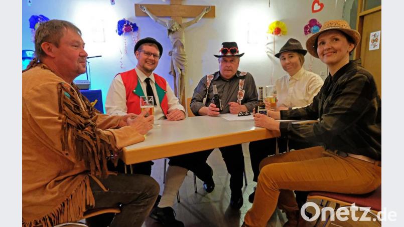 Ein lustiger &quot;Schoufkopf&quot; mit Hans Scharf, Sebastian Most, Franz Eger, Julia Schreyer und Christine Schlegl (von links) Bild: twi