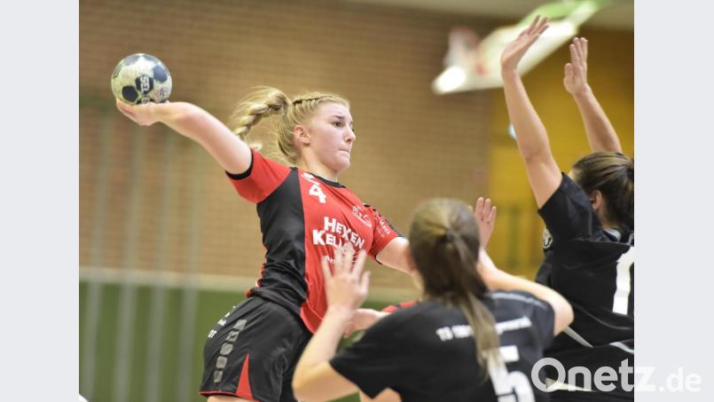 Lena Zientek (links) war mit sechs Treffern beste Schützin des HC Sulzbach im Spiel bei der HSG Mainfranken. Archivbild: Hubert Ziegler