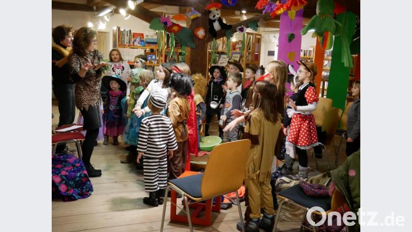 Besonders die aktive Beteiligung an den Liedern und Geschichten bereitete den Kindern viel Spaß. Bild: hmr