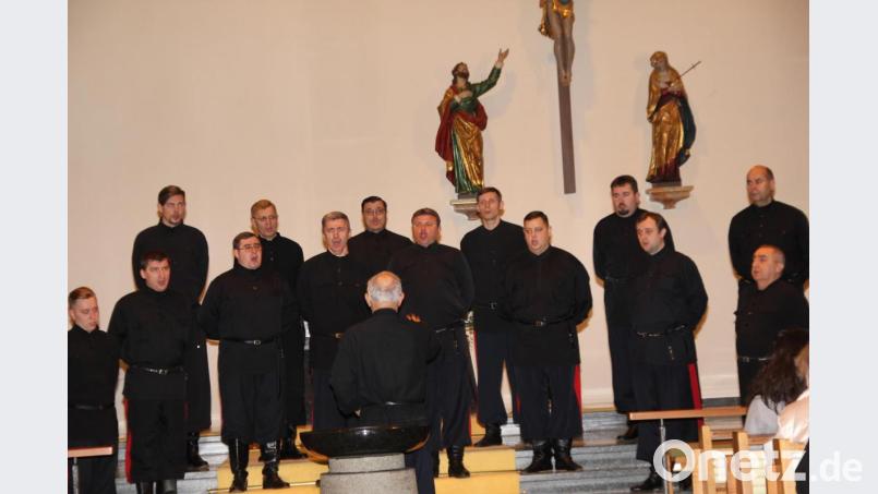 Der russische Don-Kosaken-Chor unter der Leitung von Wanja Hlibka bescherte den Konzertgästen in der Pfarrkirche St. Michael in Poppenricht einen außergewöhnliches, musikalisches Erlebnis. Bild: ads