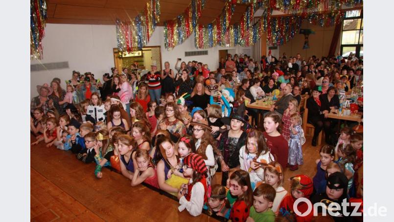 Die besten Plätze, um die Auftritte verfolgen zu können, fand man ganz nah an der Bühne. Bild: wro