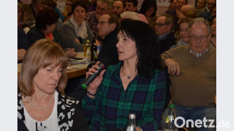 Stellvertretende Kreisbehinderten-Beauftragte Doris Scharnagl-Lindinger (Mitterteich) bringt auch die vielerorts fehlende Barrierefreiheit zur Sprache. Bild: Benkhardt