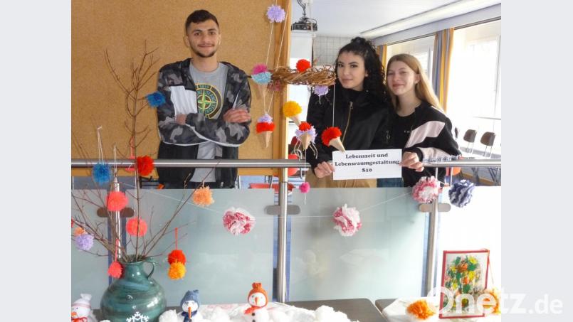 Die angehenden Sozialpflegefachhelfer präsentierten wertvolle Ratschläge zur Lebenszeit- und Lebensraumgestaltung. Bild: bba