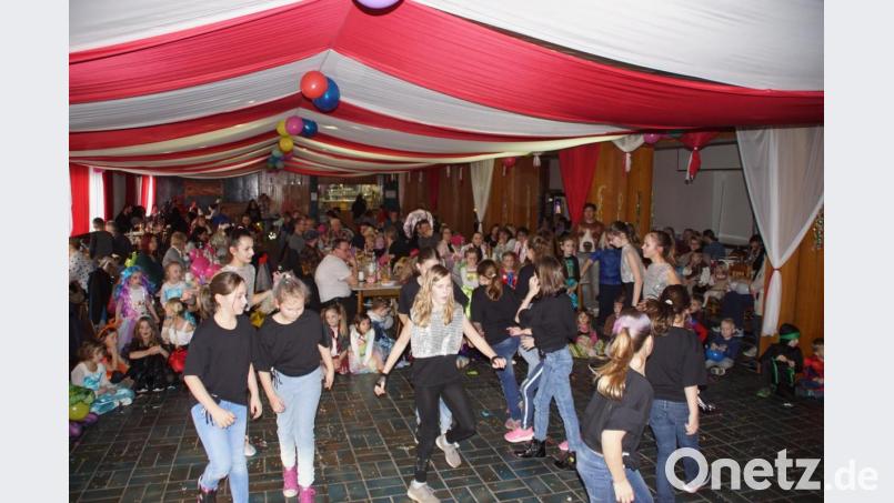 In der dekorierten MMM-Kantine hatten feierten die Kinder bei vollem Haus ihren Faschingsnachmittag. Bild: mmj