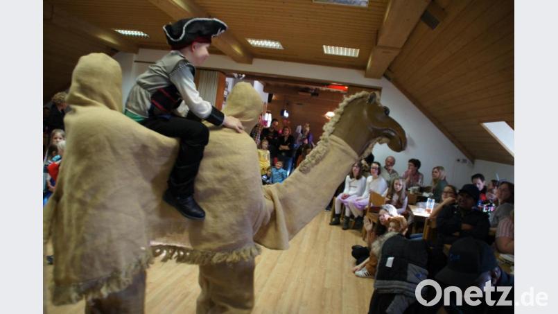 Der Liebling beim Seugaster Kinderfasching war wieder das Wunderkamel Suleika. Bild: ö