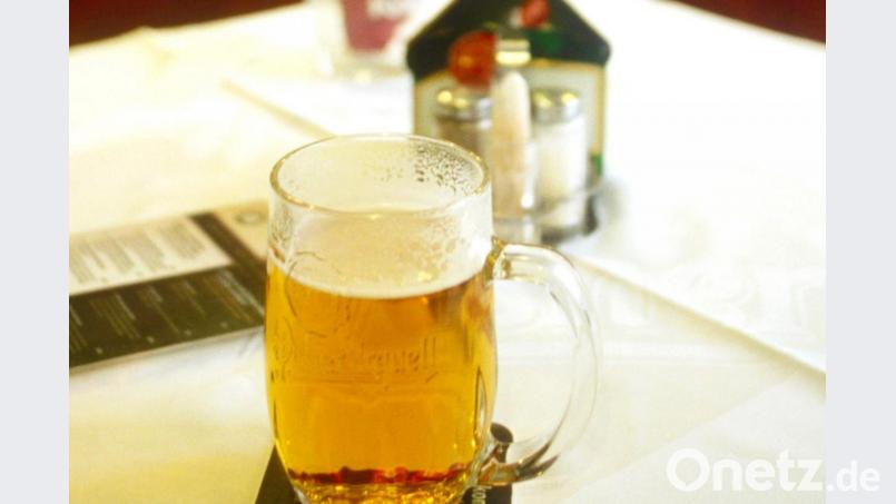 Ein Glas Pils steht auf einem Tisch in einer Gaststätte in Pilsen (Tschechien). Foto: Michael Heitmann/dpa/Archivbild Bild: Michael Heitmann