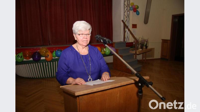 Pfarrgemeinderatssprecherin Christa Müller führte durch den Danke-Abend im Pfarrheim. Die Fuchsmühlerin gehört dem Pfarrgemeinderat seit über 20 Jahren an. Dafür wurde sie auch geehrt. Bild: wro