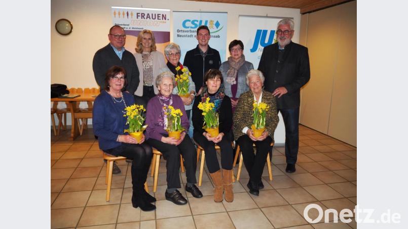 Die Frauen-Union ist stolz auf ihre Geschlossenheit im Kommunalwahlkampf und ehrt langjährige Mitglieder. Bild: knu