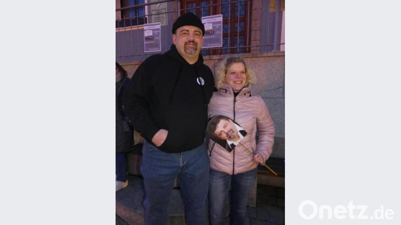 Sigrid Aschenbrenner freut sich bereits auf eine Motorradfahrt mit Mike Holl. Bild: rn