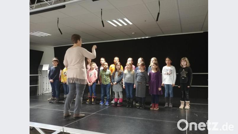 Auftritt der Singklasse der Kreismusikschule beim Frauenfrühstück. Bild: exb