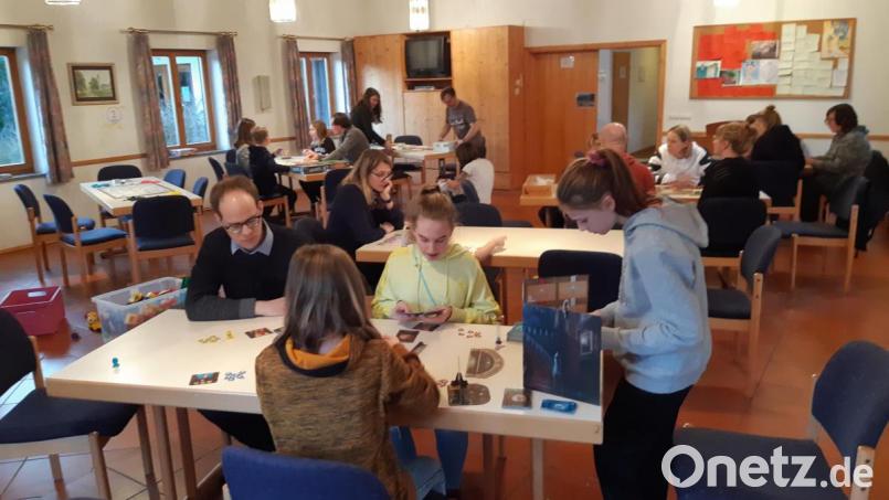 Großen Anklang fand ein Spielenachmittag im evangelischen Gemeindehaus. Bild: exb