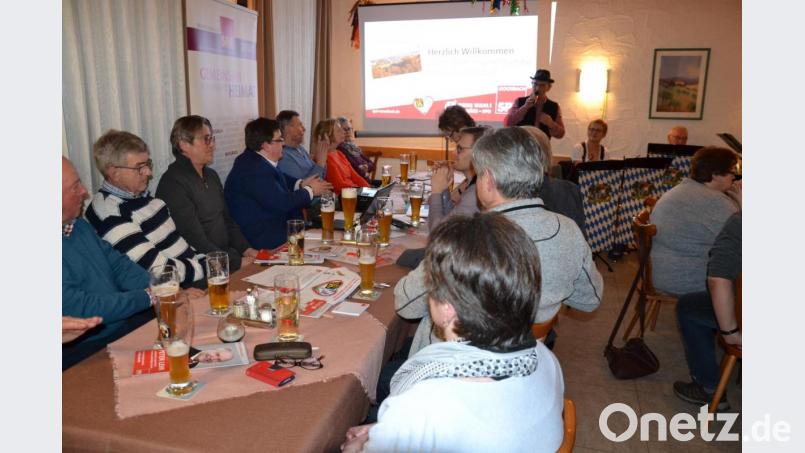 Proppenvoll ist das Gasthaus Brandstätter beim Wahlauftakt der SPD Moosbach. Bild: gi