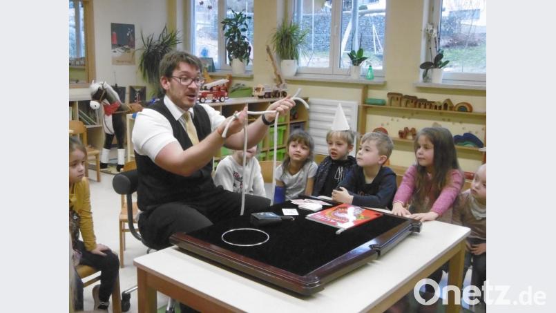 Marco Knott zauberte in jeder Kindergartengruppe und auch in der Kinderkrippe. Bild: awo