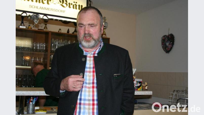 Reinhold Gietl bittet nach der Wahl zum Vorsitzenden des Imkervereins Eschenbach die Bienenzüchter um eine gute Zusammenarbeit. Bild: gpa