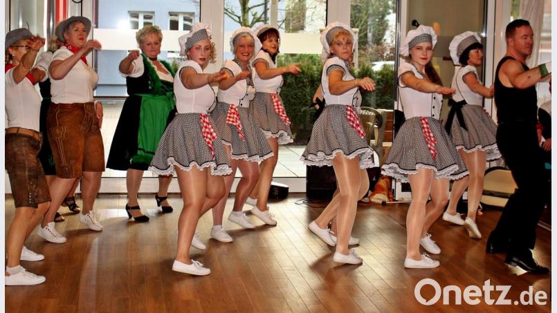 Die AWO-Rhythmusgruppe kam zu den Senioren im Franz-Zebisch-Heim. Schlagerparade war das Thema. Bild: R. Kreuzer