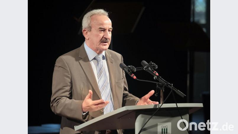 &quot;Wir waren uns schnell einig, dass dieses Projekt prämiert werden soll&quot;, sagte Franz Xaver Huber, Ministerialbeauftragter für die Gymnasien in der Oberpfalz. Er verriet, dass es die P-Seminare an den bayerischen Gymnasien auch weiterhin geben soll, sie werden in der elften Jahrgangsstufe verortet bleiben. Bild: Wolfgang Steinbacher