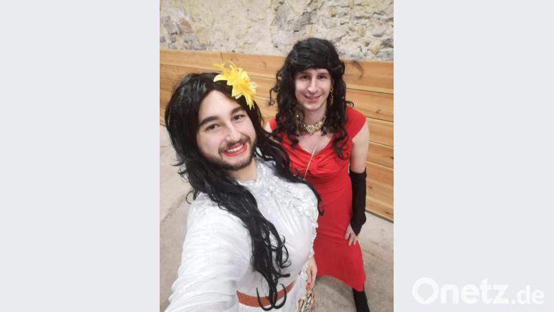 Conchita und Lola sorgten bei der Party für gute Stimmung. Bild: exb