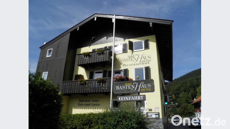 Bis Mai 2016 führte ein Pächterpaar das Drei-Sterne-Hotel. Seither steht es leer und der Freistaat Bayern überweist 10000 Euro monatlich an die Besitzer. Bild: exb