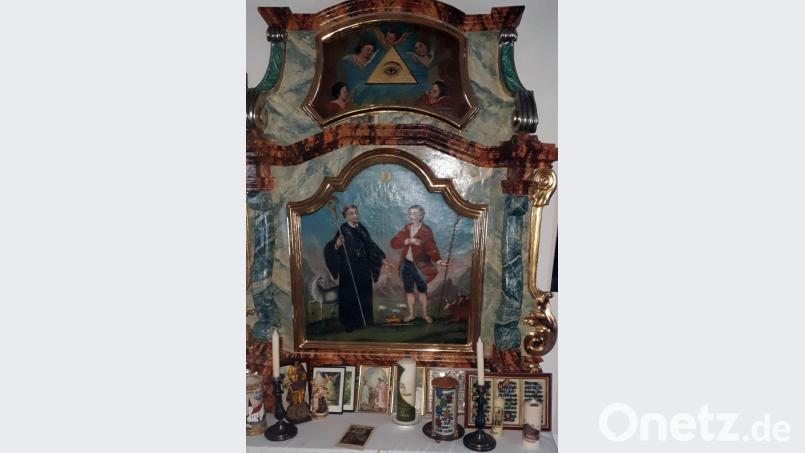 Der Altar aus der ehemaligen Kapelle in Oder, die im Steinberger See „verschwunden“ ist, ist das Schmuckstück des Sakralraumes im Steinberger Braunkohlemuseum. Bild: sja