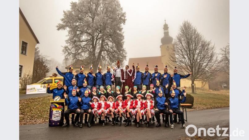 Das Prinzenpaar Katharina I. und Tobias II., der Elferrat und die Garden des Schlüsselclubs freuen sich auf den Faschingsdienstag. Bild: Bernhard Eckstein