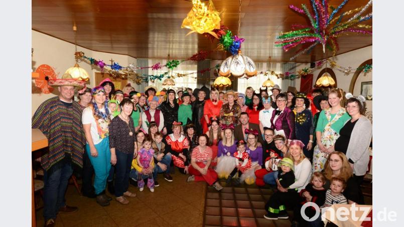 Nach dem Frühstücksbuffet legt die muntere Runde so richtig los. Der Fasching der Frauen-Union ist bei den Damen sehr beliebt. Bild: bey