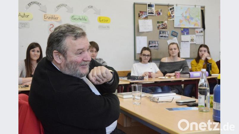 Harald Grill liest im Augustinus-Gymnasium. Bild: Gabi Schönberger