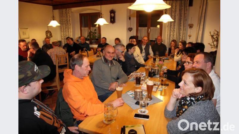 Auf großes Interesse stieß die Wahlversammlung der Freien Wähler am Freitagabend in Münchenreuth. Bild: kro
