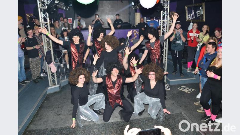 Geniale Ideen und ausgefeilte Choreografien begeistern die Zuschauer beim Sportlerball des TSV Waidhaus. Bild: fjo